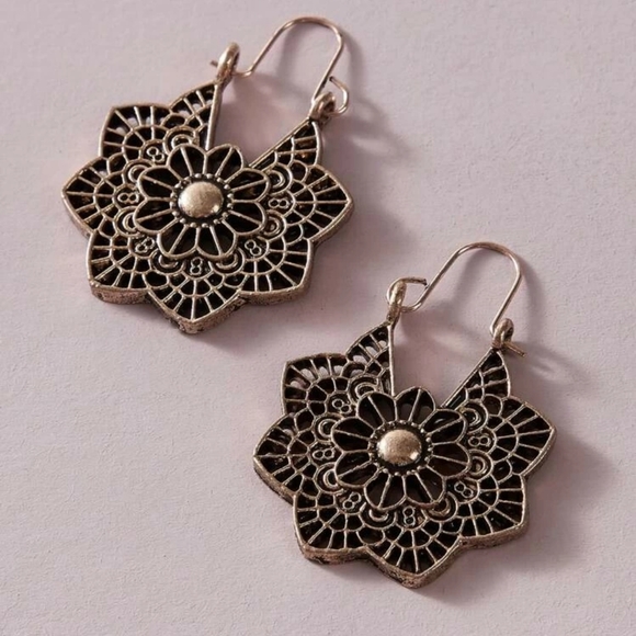 Jewelry - 3/$30 Boho hollow floral vintage hoops.